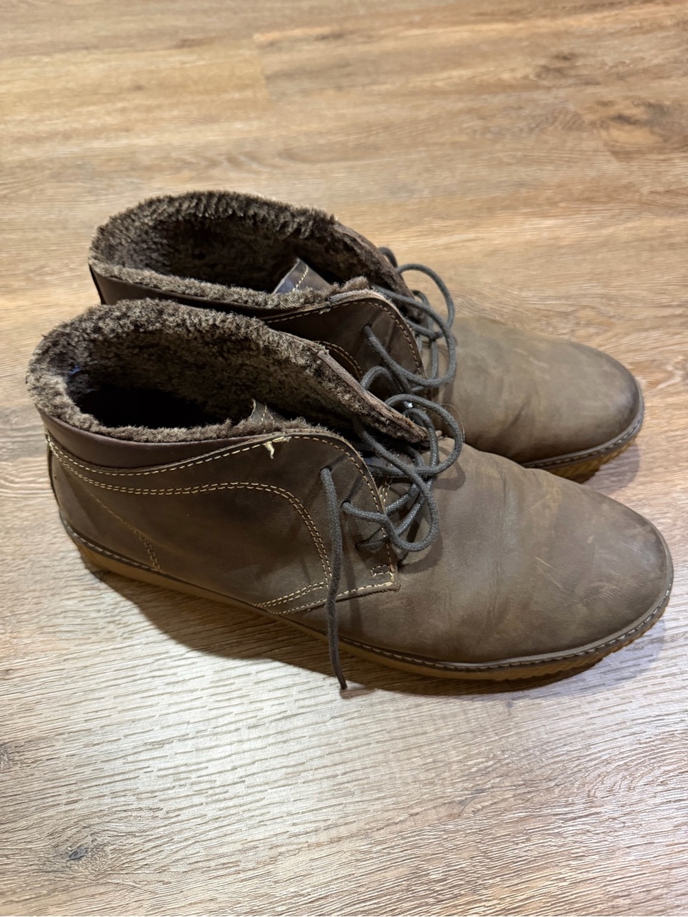 Johnston and Murphy Chukka Boot with Shearling Inner